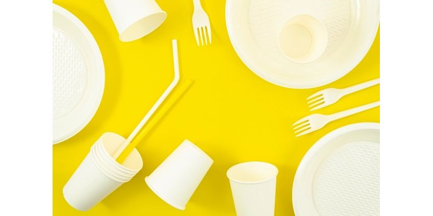 Як використовувати харчову пластикову упаковку та посуд правильно